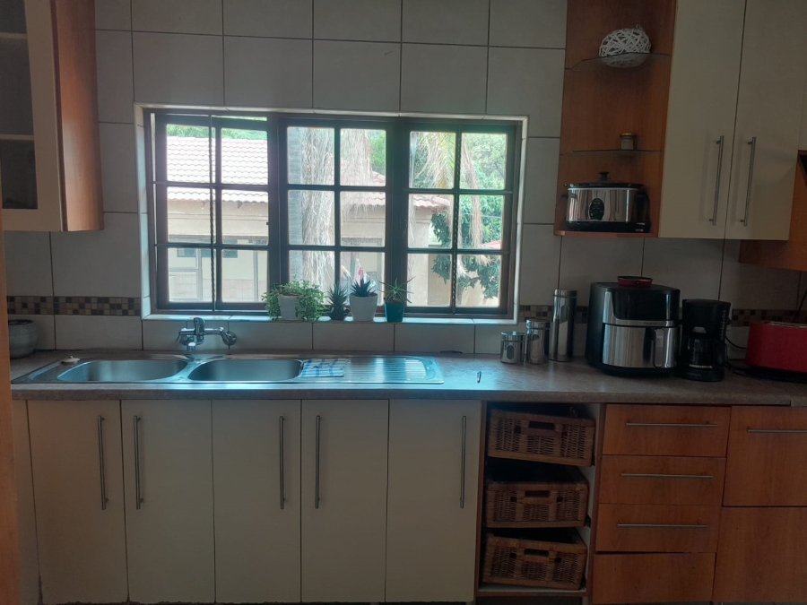 6 Bedroom Property for Sale in Safari Gardens North West